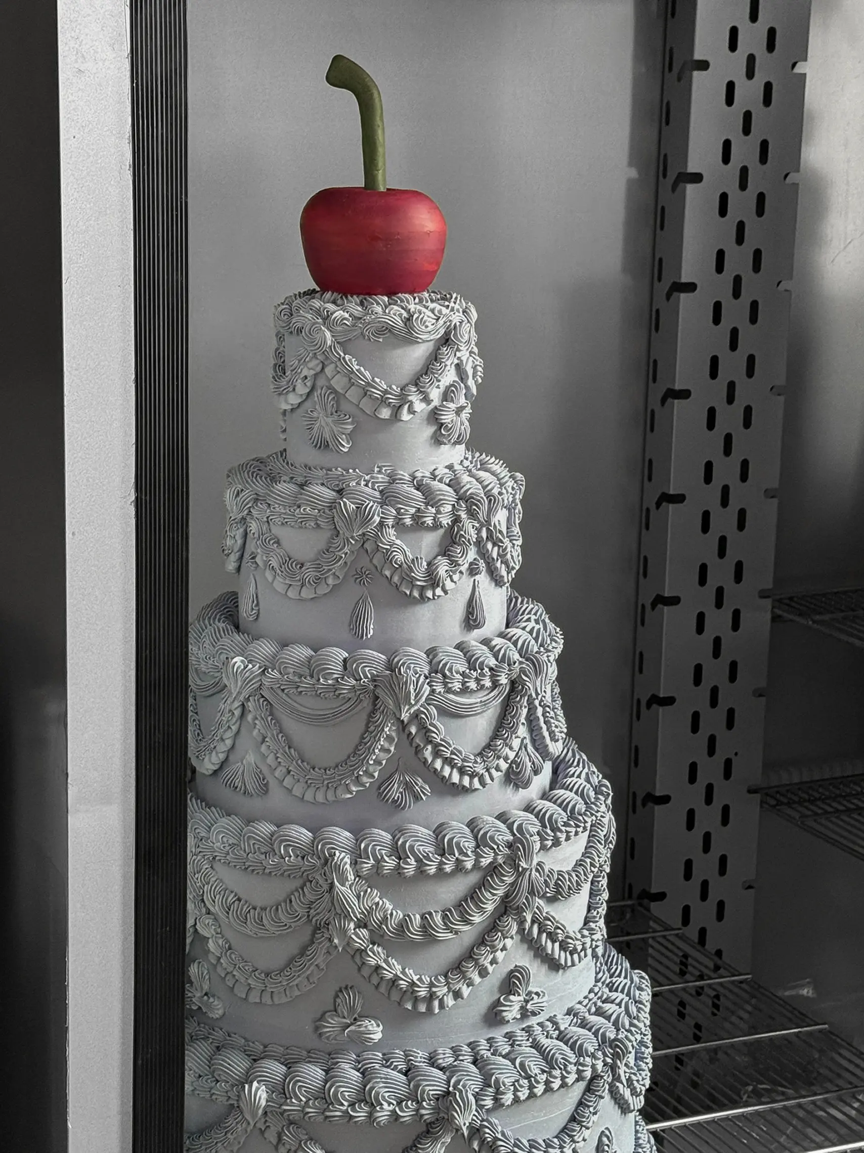 big cherry fairy cake — деталь